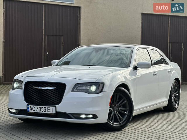 Крайслер 300 2017 у Володимир-Волинський на Automoto.ua Білий Крайслер 300, об'ємом двигуна 3.6 л та пробігом 184 тис. км за 12999 $, фото 33 на Automoto.ua