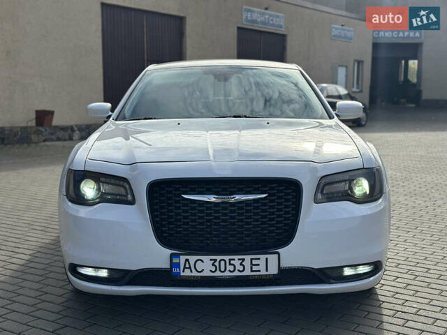 Крайслер 300 2017 у Володимир-Волинський на Automoto.ua Білий Крайслер 300, об'ємом двигуна 3.6 л та пробігом 184 тис. км за 12999 $, фото 7 на Automoto.ua