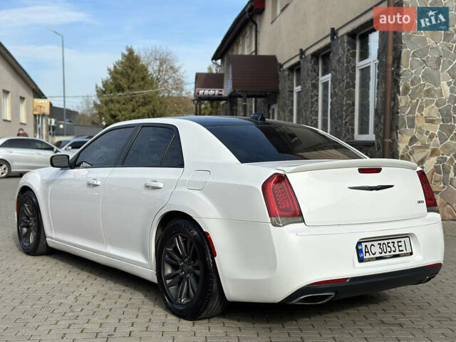 Крайслер 300 2017 у Володимир-Волинський на Automoto.ua Білий Крайслер 300, об'ємом двигуна 3.6 л та пробігом 184 тис. км за 12999 $, фото 24 на Automoto.ua