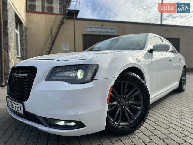 Крайслер 300 2017 у Володимир-Волинський на Automoto.ua Білий Крайслер 300, об'ємом двигуна 3.6 л та пробігом 184 тис. км за 12999 $, фото 27 на Automoto.ua