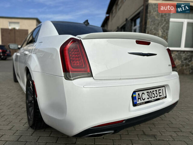 Крайслер 300 2017 у Володимир-Волинський на Automoto.ua Білий Крайслер 300, об'ємом двигуна 3.6 л та пробігом 184 тис. км за 12999 $, фото 20 на Automoto.ua