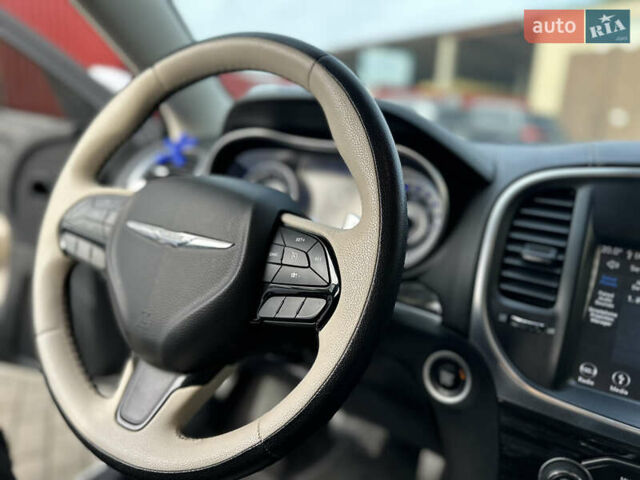 Крайслер 300 2017 у Володимир-Волинський на Automoto.ua Білий Крайслер 300, об'ємом двигуна 3.6 л та пробігом 184 тис. км за 12999 $, фото 53 на Automoto.ua