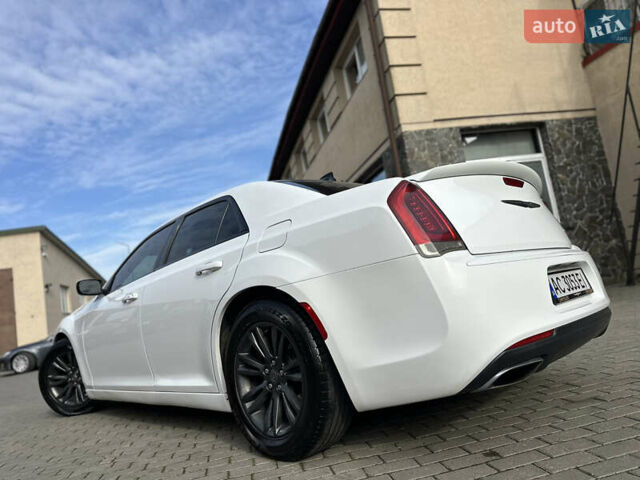 Крайслер 300 2017 у Володимир-Волинський на Automoto.ua Білий Крайслер 300, об'ємом двигуна 3.6 л та пробігом 184 тис. км за 12999 $, фото 41 на Automoto.ua