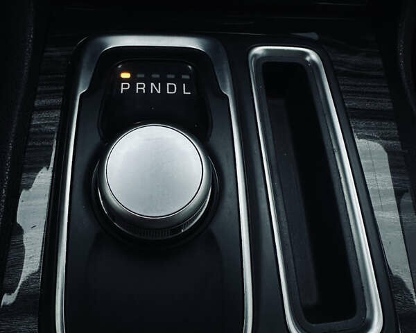 Білий Крайслер 300, об'ємом двигуна 3.6 л та пробігом 184 тис. км за 12999 $, фото 10 на Automoto.ua