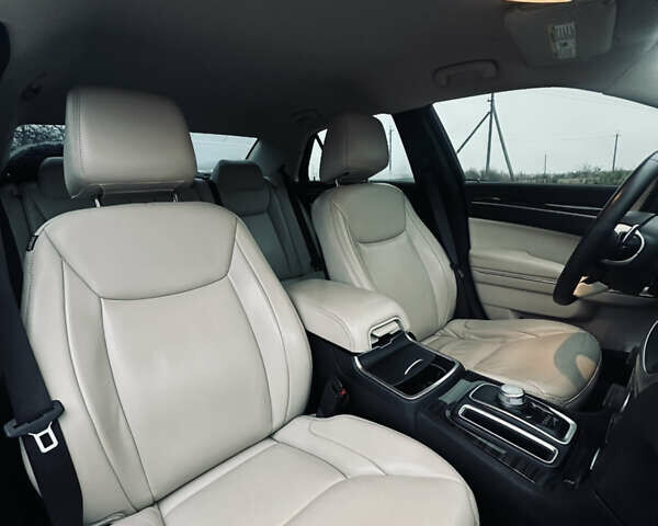 Білий Крайслер 300, об'ємом двигуна 3.6 л та пробігом 184 тис. км за 12999 $, фото 5 на Automoto.ua