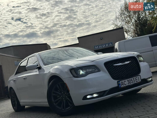 Крайслер 300 2017 у Володимир-Волинський на Automoto.ua Білий Крайслер 300, об'ємом двигуна 3.6 л та пробігом 184 тис. км за 12999 $, фото 38 на Automoto.ua