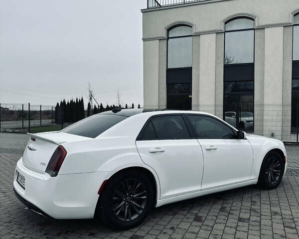 Білий Крайслер 300, об'ємом двигуна 3.6 л та пробігом 184 тис. км за 12999 $, фото 4 на Automoto.ua