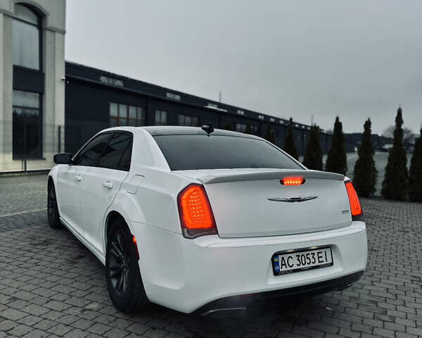 Білий Крайслер 300, об'ємом двигуна 3.6 л та пробігом 184 тис. км за 12999 $, фото 2 на Automoto.ua