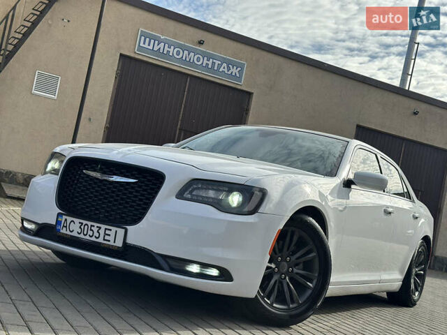 Крайслер 300 2017 у Володимир-Волинський на Automoto.ua Білий Крайслер 300, об'ємом двигуна 3.6 л та пробігом 184 тис. км за 12999 $, фото 30 на Automoto.ua