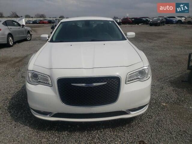 Білий Крайслер 300, об'ємом двигуна 3.6 л та пробігом 49 тис. км за 3000 $, фото 4 на Automoto.ua