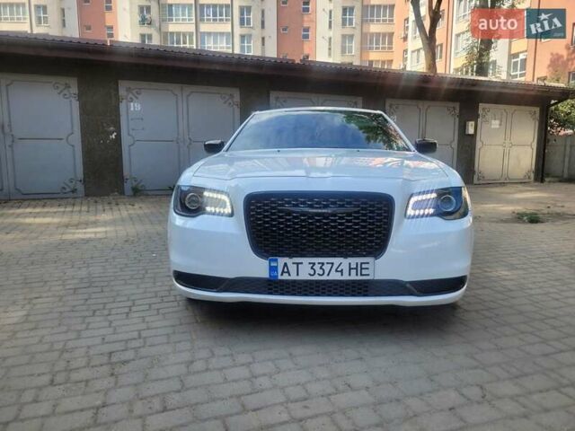 Білий Крайслер 300, об'ємом двигуна 3.6 л та пробігом 95 тис. км за 15500 $, фото 18 на Automoto.ua