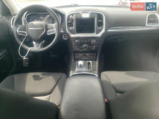 Білий Крайслер 300, об'ємом двигуна 3.6 л та пробігом 49 тис. км за 3000 $, фото 7 на Automoto.ua