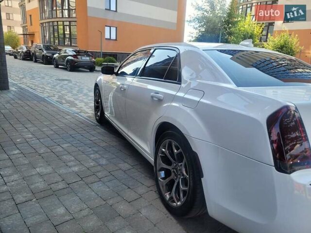 Білий Крайслер 300, об'ємом двигуна 3.6 л та пробігом 95 тис. км за 15500 $, фото 1 на Automoto.ua