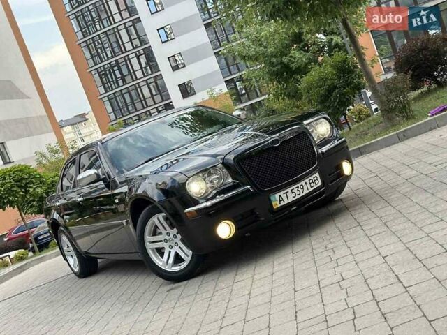 Черный Крайслер 300, объемом двигателя 2.7 л и пробегом 195 тыс. км за 6300 $, фото 12 на Automoto.ua