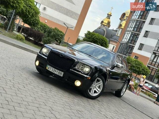 Черный Крайслер 300, объемом двигателя 2.7 л и пробегом 195 тыс. км за 6300 $, фото 7 на Automoto.ua