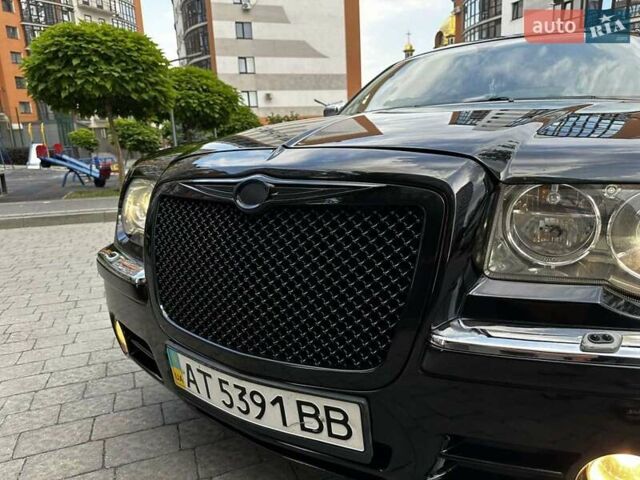 Черный Крайслер 300, объемом двигателя 2.7 л и пробегом 195 тыс. км за 6300 $, фото 2 на Automoto.ua