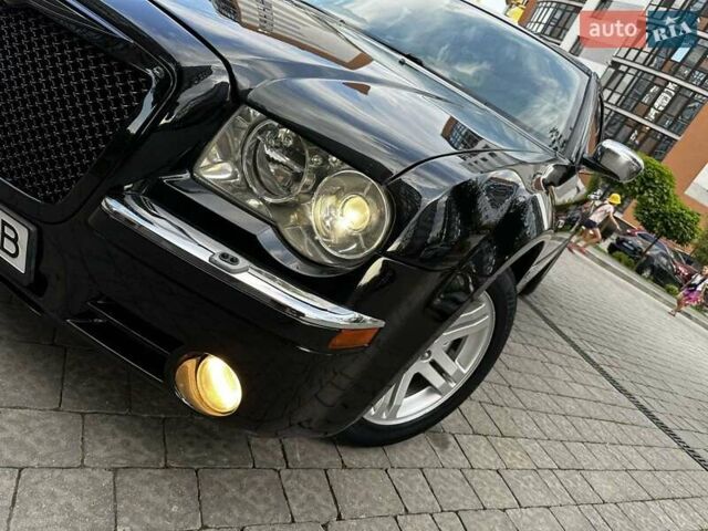 Черный Крайслер 300, объемом двигателя 2.7 л и пробегом 195 тыс. км за 6300 $, фото 4 на Automoto.ua