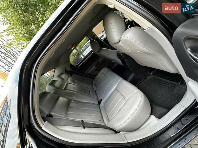 Черный Крайслер 300, объемом двигателя 2.7 л и пробегом 195 тыс. км за 6300 $, фото 17 на Automoto.ua