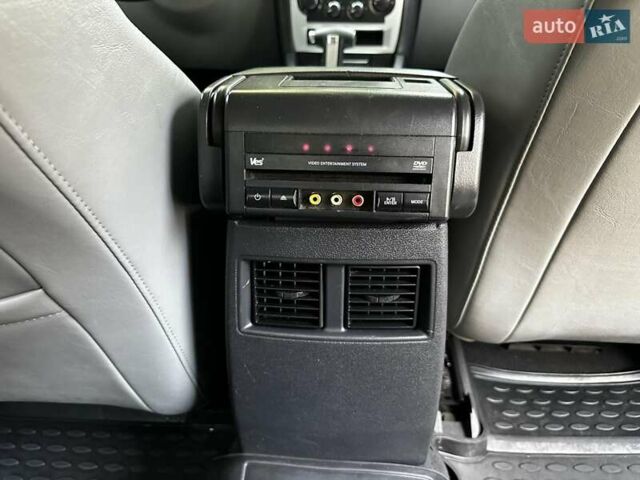 Черный Крайслер 300, объемом двигателя 2.7 л и пробегом 195 тыс. км за 6300 $, фото 18 на Automoto.ua