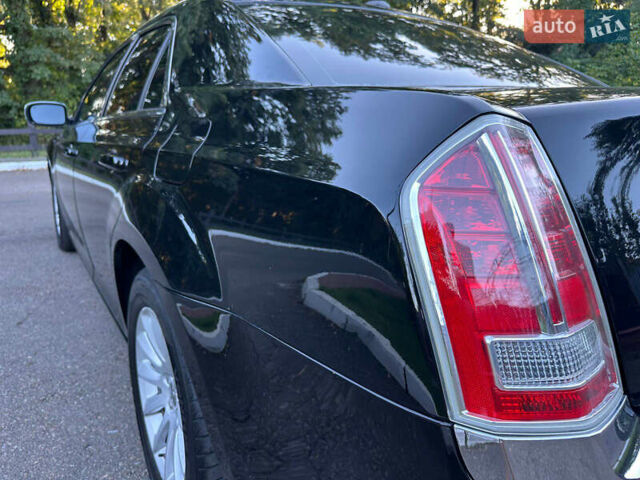 Чорний Крайслер 300, об'ємом двигуна 3.6 л та пробігом 206 тис. км за 10900 $, фото 8 на Automoto.ua