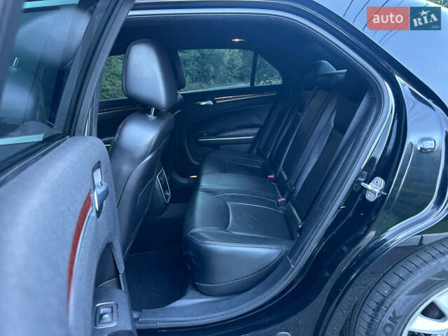 Чорний Крайслер 300, об'ємом двигуна 3.6 л та пробігом 206 тис. км за 10900 $, фото 15 на Automoto.ua