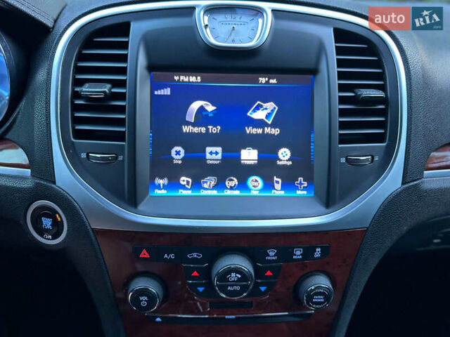 Чорний Крайслер 300, об'ємом двигуна 3.6 л та пробігом 206 тис. км за 10900 $, фото 14 на Automoto.ua