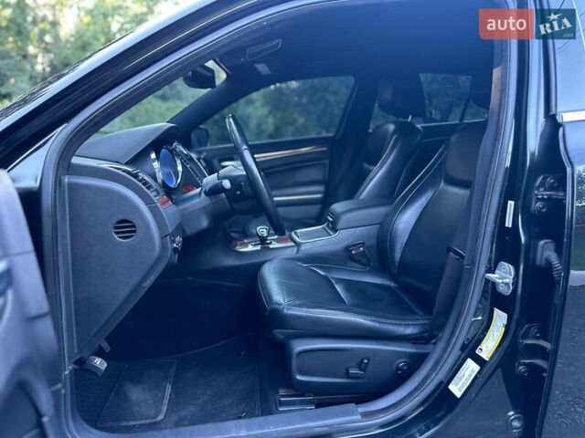 Чорний Крайслер 300, об'ємом двигуна 3.6 л та пробігом 206 тис. км за 10900 $, фото 10 на Automoto.ua