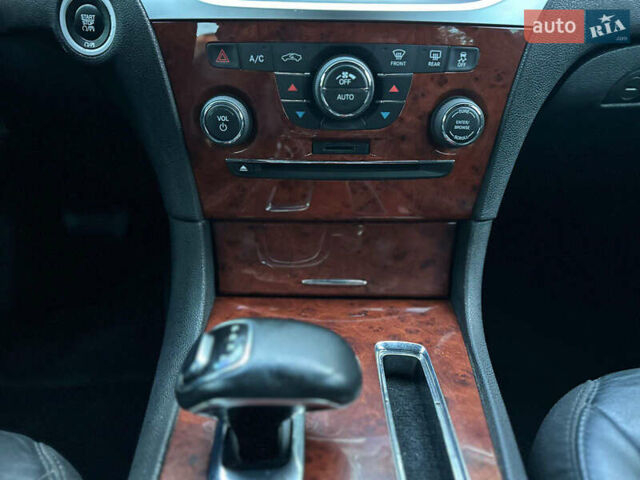 Чорний Крайслер 300, об'ємом двигуна 3.6 л та пробігом 206 тис. км за 10900 $, фото 11 на Automoto.ua