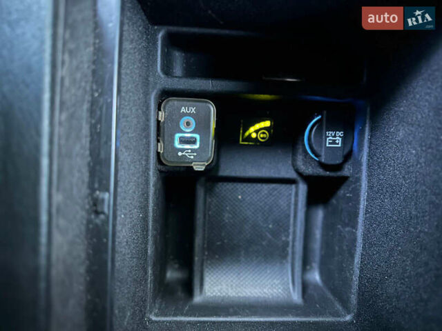 Чорний Крайслер 300, об'ємом двигуна 3.6 л та пробігом 206 тис. км за 10900 $, фото 17 на Automoto.ua