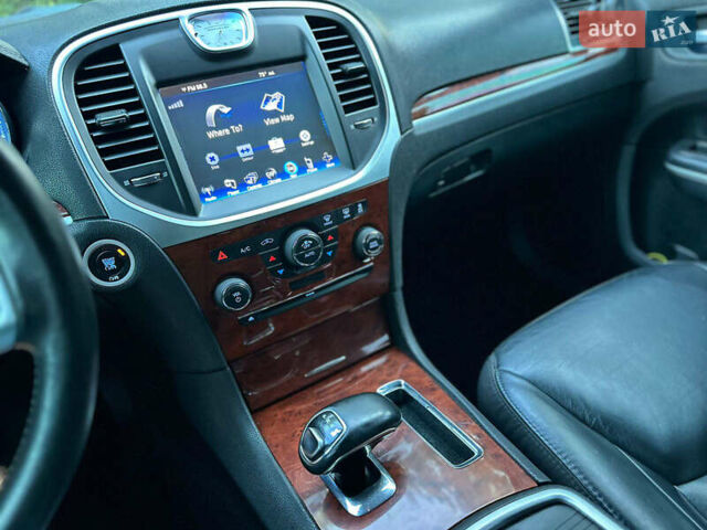 Чорний Крайслер 300, об'ємом двигуна 3.6 л та пробігом 206 тис. км за 10900 $, фото 9 на Automoto.ua