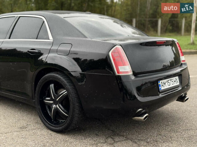 Чорний Крайслер 300, об'ємом двигуна 3.6 л та пробігом 282 тис. км за 10500 $, фото 8 на Automoto.ua