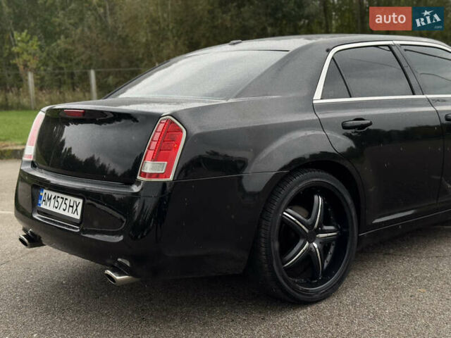 Чорний Крайслер 300, об'ємом двигуна 3.6 л та пробігом 282 тис. км за 10500 $, фото 11 на Automoto.ua