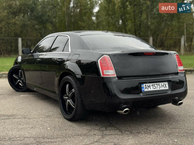 Чорний Крайслер 300, об'ємом двигуна 3.6 л та пробігом 282 тис. км за 10500 $, фото 7 на Automoto.ua