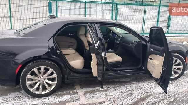 Чорний Крайслер 300, об'ємом двигуна 3.6 л та пробігом 146 тис. км за 14500 $, фото 9 на Automoto.ua