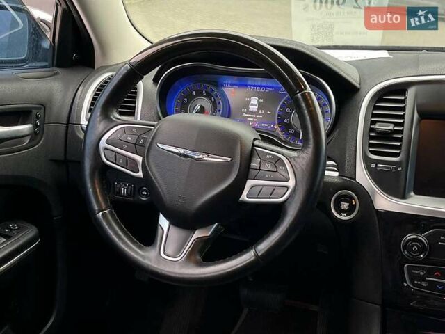 Черный Крайслер 300, объемом двигателя 3.6 л и пробегом 72 тыс. км за 12730 $, фото 28 на Automoto.ua