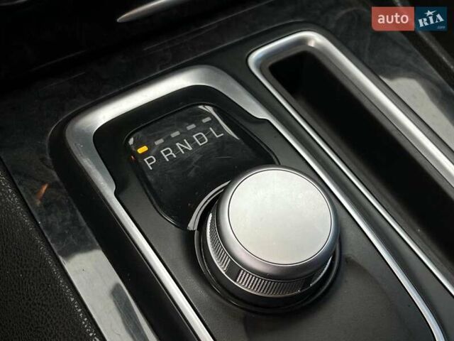 Черный Крайслер 300, объемом двигателя 3.6 л и пробегом 72 тыс. км за 12730 $, фото 35 на Automoto.ua