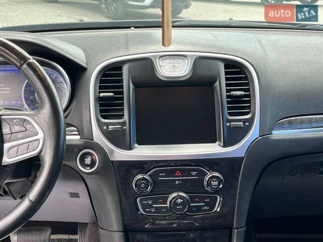Черный Крайслер 300, объемом двигателя 3.6 л и пробегом 72 тыс. км за 12900 $, фото 40 на Automoto.ua