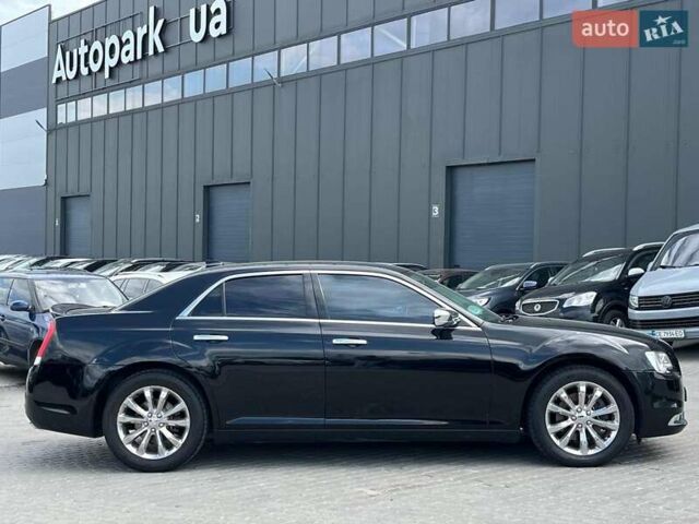 Черный Крайслер 300, объемом двигателя 3.6 л и пробегом 72 тыс. км за 12900 $, фото 5 на Automoto.ua
