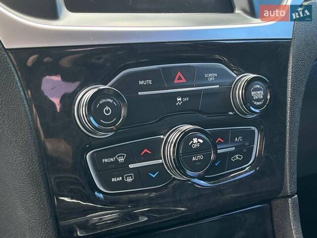 Черный Крайслер 300, объемом двигателя 3.6 л и пробегом 72 тыс. км за 12900 $, фото 22 на Automoto.ua