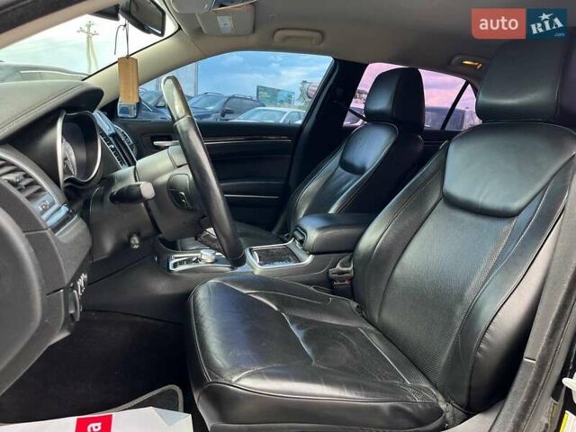 Черный Крайслер 300, объемом двигателя 3.6 л и пробегом 72 тыс. км за 12900 $, фото 15 на Automoto.ua