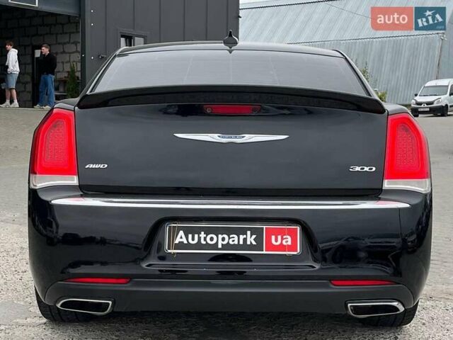 Черный Крайслер 300, объемом двигателя 3.6 л и пробегом 72 тыс. км за 12730 $, фото 10 на Automoto.ua