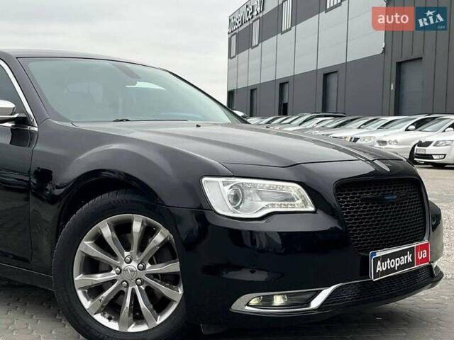 Черный Крайслер 300, объемом двигателя 3.6 л и пробегом 72 тыс. км за 12730 $, фото 2 на Automoto.ua