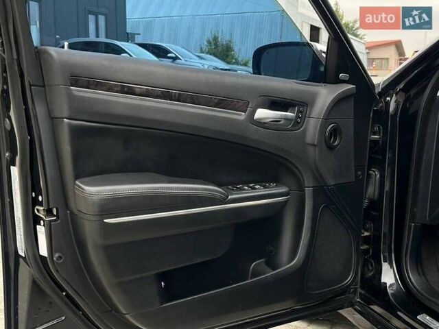 Черный Крайслер 300, объемом двигателя 3.6 л и пробегом 72 тыс. км за 12730 $, фото 44 на Automoto.ua