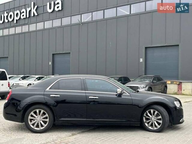 Черный Крайслер 300, объемом двигателя 3.6 л и пробегом 72 тыс. км за 12730 $, фото 7 на Automoto.ua