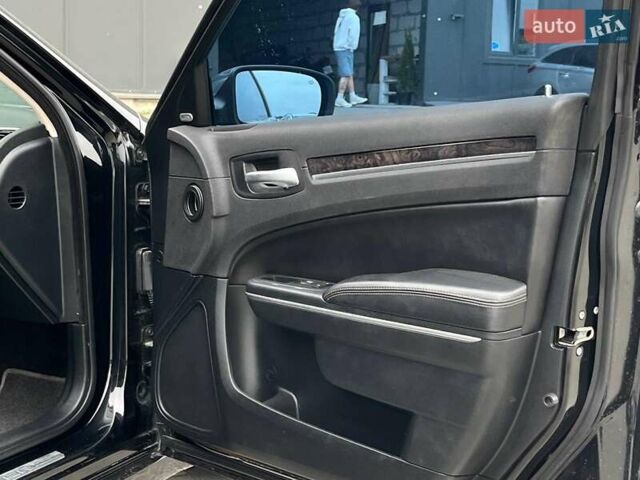 Черный Крайслер 300, объемом двигателя 3.6 л и пробегом 72 тыс. км за 12730 $, фото 22 на Automoto.ua