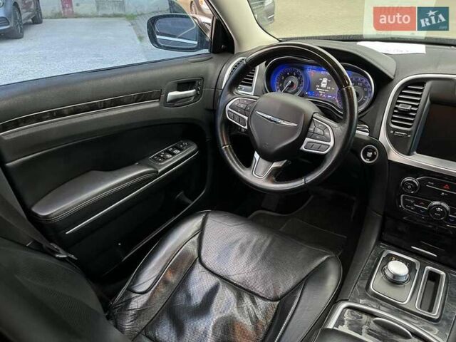 Черный Крайслер 300, объемом двигателя 3.6 л и пробегом 72 тыс. км за 12730 $, фото 27 на Automoto.ua