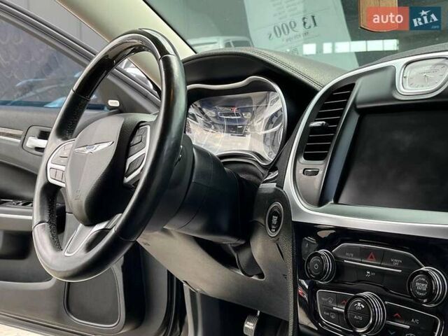 Черный Крайслер 300, объемом двигателя 3.6 л и пробегом 72 тыс. км за 12900 $, фото 29 на Automoto.ua