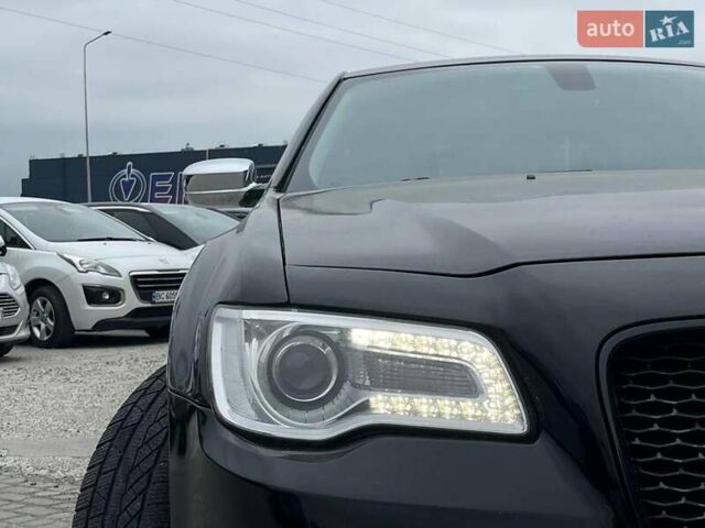 Черный Крайслер 300, объемом двигателя 3.6 л и пробегом 72 тыс. км за 12730 $, фото 4 на Automoto.ua