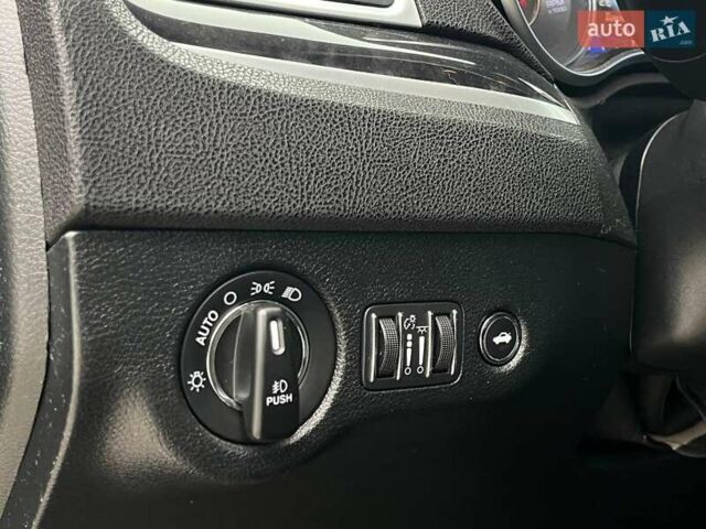 Черный Крайслер 300, объемом двигателя 3.6 л и пробегом 72 тыс. км за 12730 $, фото 42 на Automoto.ua