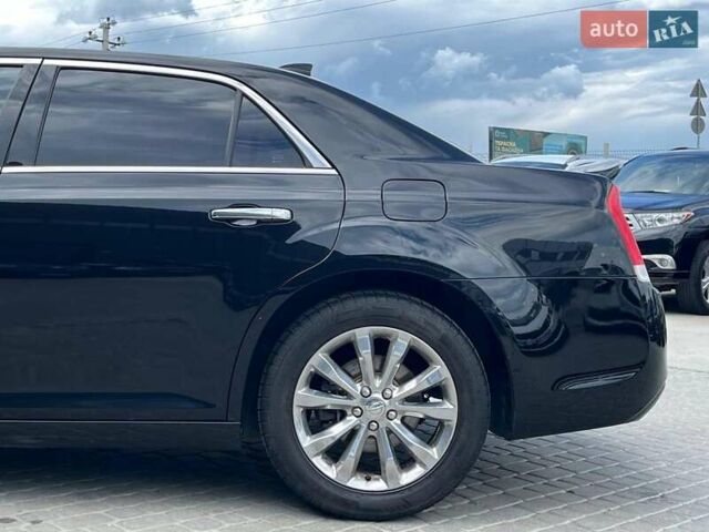 Черный Крайслер 300, объемом двигателя 3.6 л и пробегом 72 тыс. км за 12900 $, фото 11 на Automoto.ua